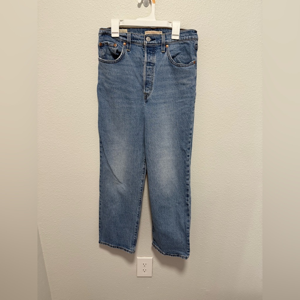 Levi's Women's Ribcage Straight Ankle Jeans Medium Wash Size 29 - Picture 2 of 8